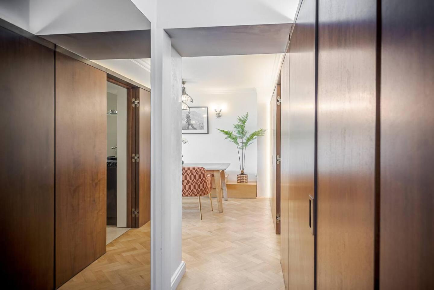 Modern 2Bd Apartment With Private Balcony Overlooking Harrods - Prime Location London Exterior photo