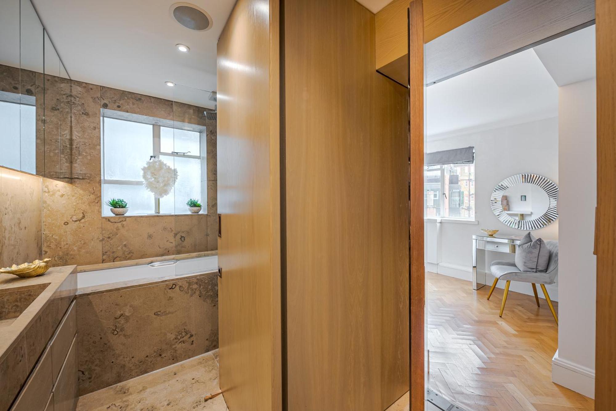 Modern 2Bd Apartment With Private Balcony Overlooking Harrods - Prime Location London Exterior photo