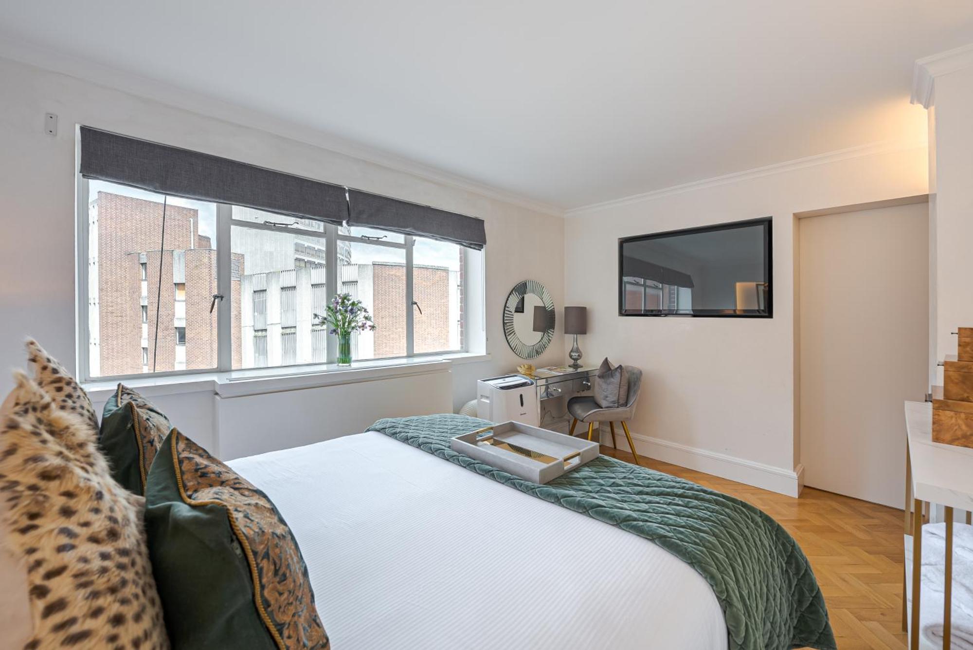 Modern 2Bd Apartment With Private Balcony Overlooking Harrods - Prime Location London Exterior photo